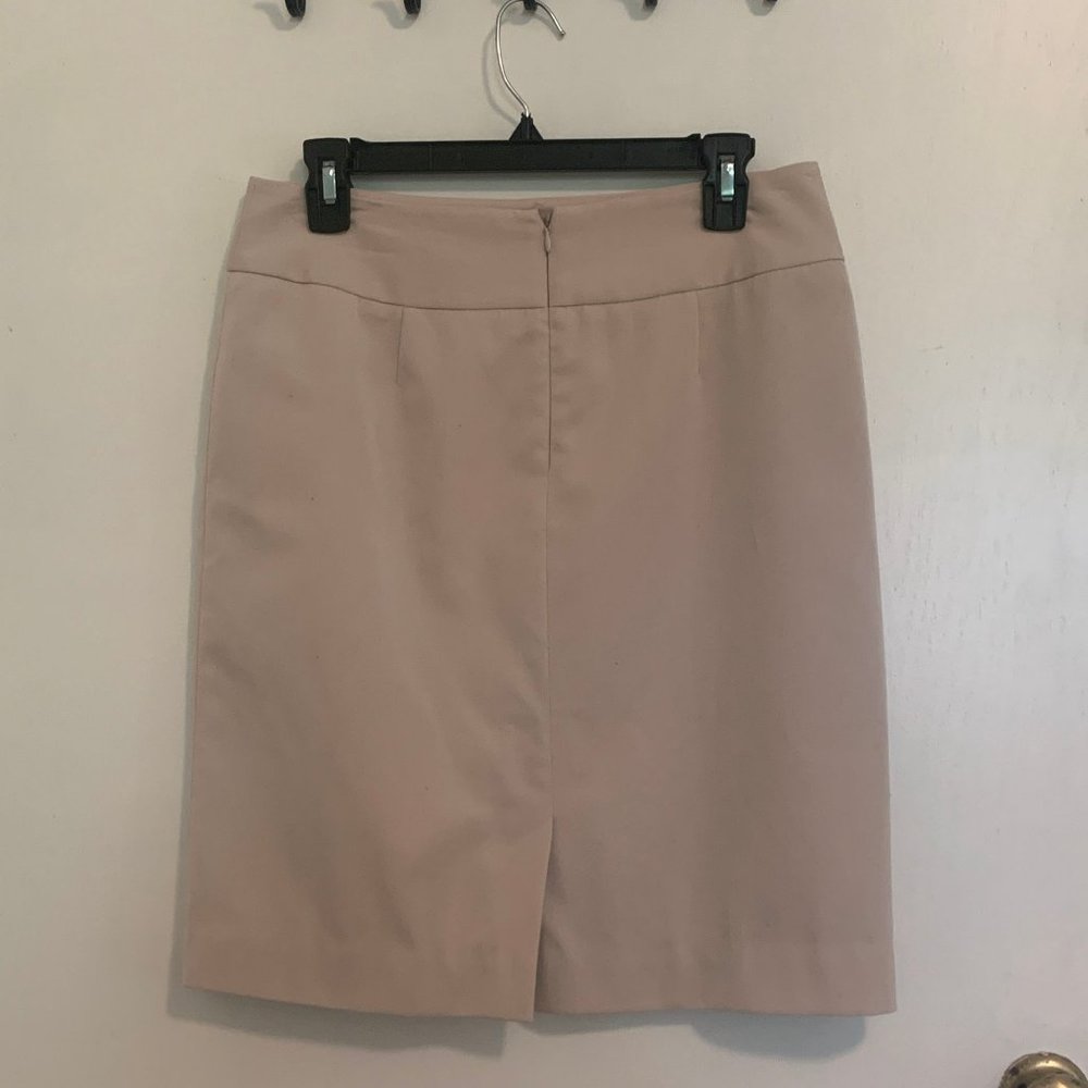 AK Anne Klein Knee-Length Stretch Pencil Skirt Beige Size 6P - Picture 2 of 5